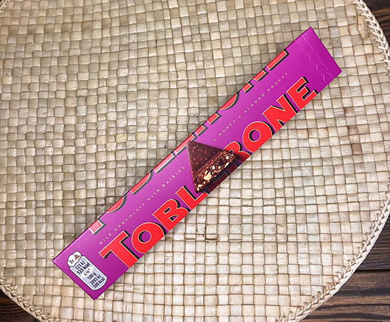 Молочный шоколад «Toblerone» с изюмом и нугой 100 г